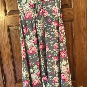 Woman’s UMGEE gray flowered large dress